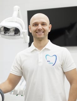Врач Стоматолог-хирург, Стоматолог-ортопед Раевский  Виталий  Игоревич на Doc.ua