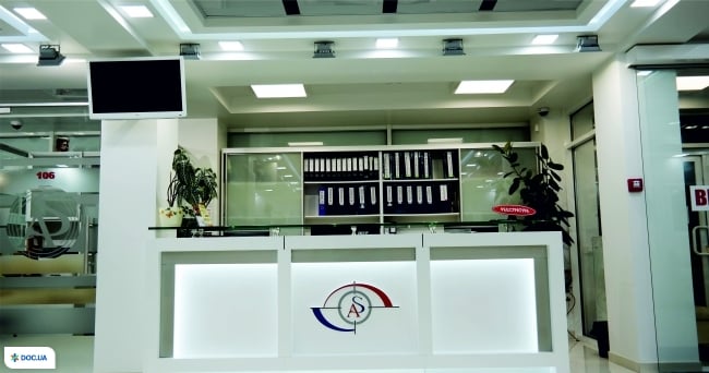 Центр відновлення зору Анатолія Совви на Комарова