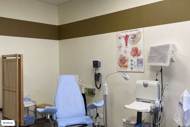 Universum Clinic (Универсум Клиник) на Владимира Винниченко, 4
