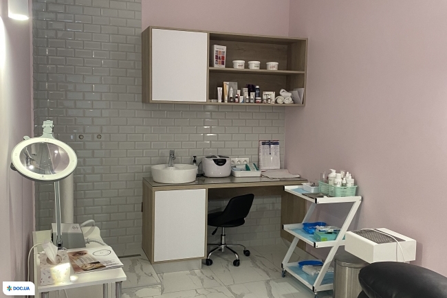 «Dr. Estet Vel Beauty Clinic» («Доктор Естет Вел Б'юті Клінік»)